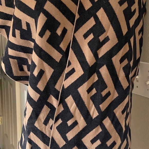 FENDI FF Multicolor Wool & Viscose Shawl - Picture 2 of 5